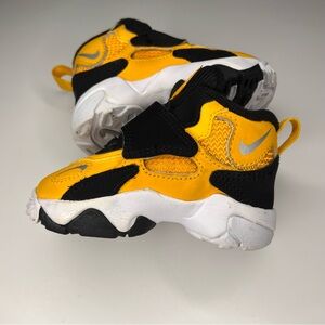 Nike Speed Turf "University Gold" yellow black white BV2525-700 Toddler size 4C